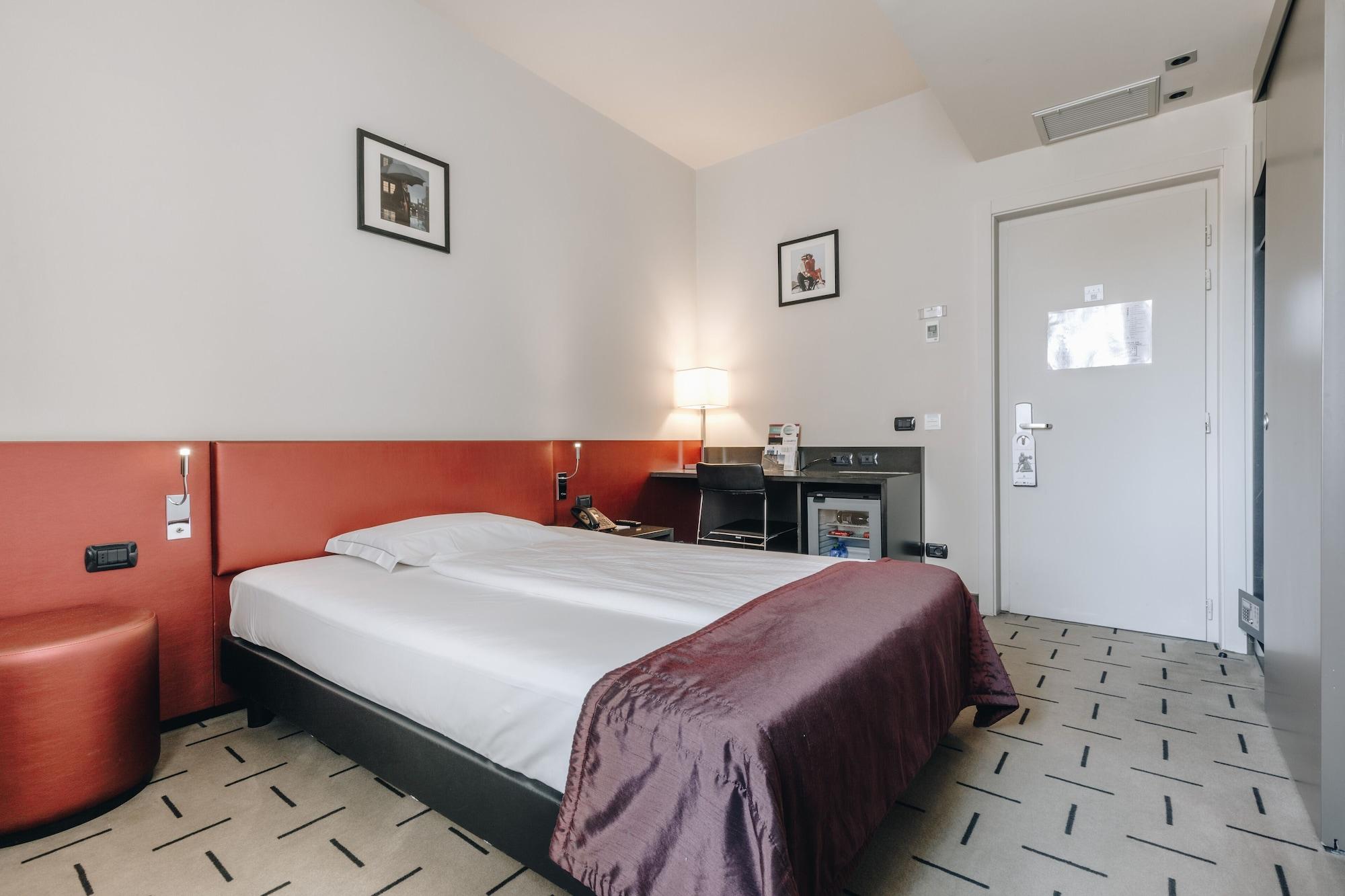 Hotel Continental Cremona Exteriör bild
