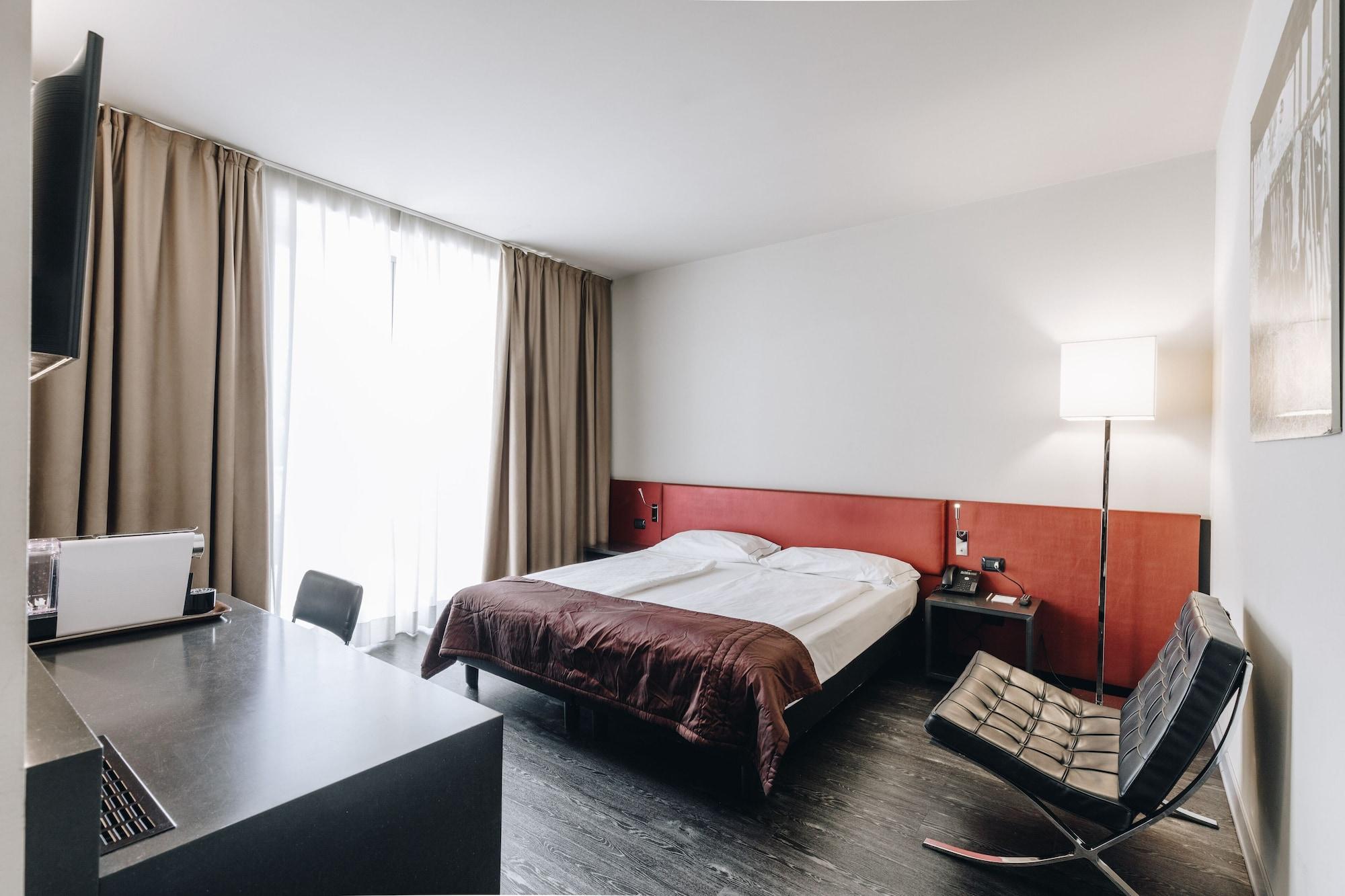 Hotel Continental Cremona Exteriör bild