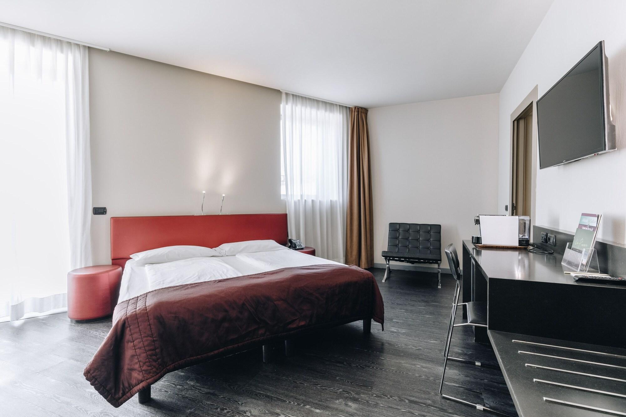Hotel Continental Cremona Exteriör bild