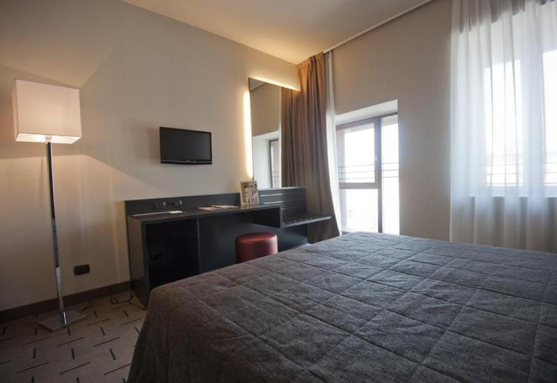 Hotel Continental Cremona Exteriör bild