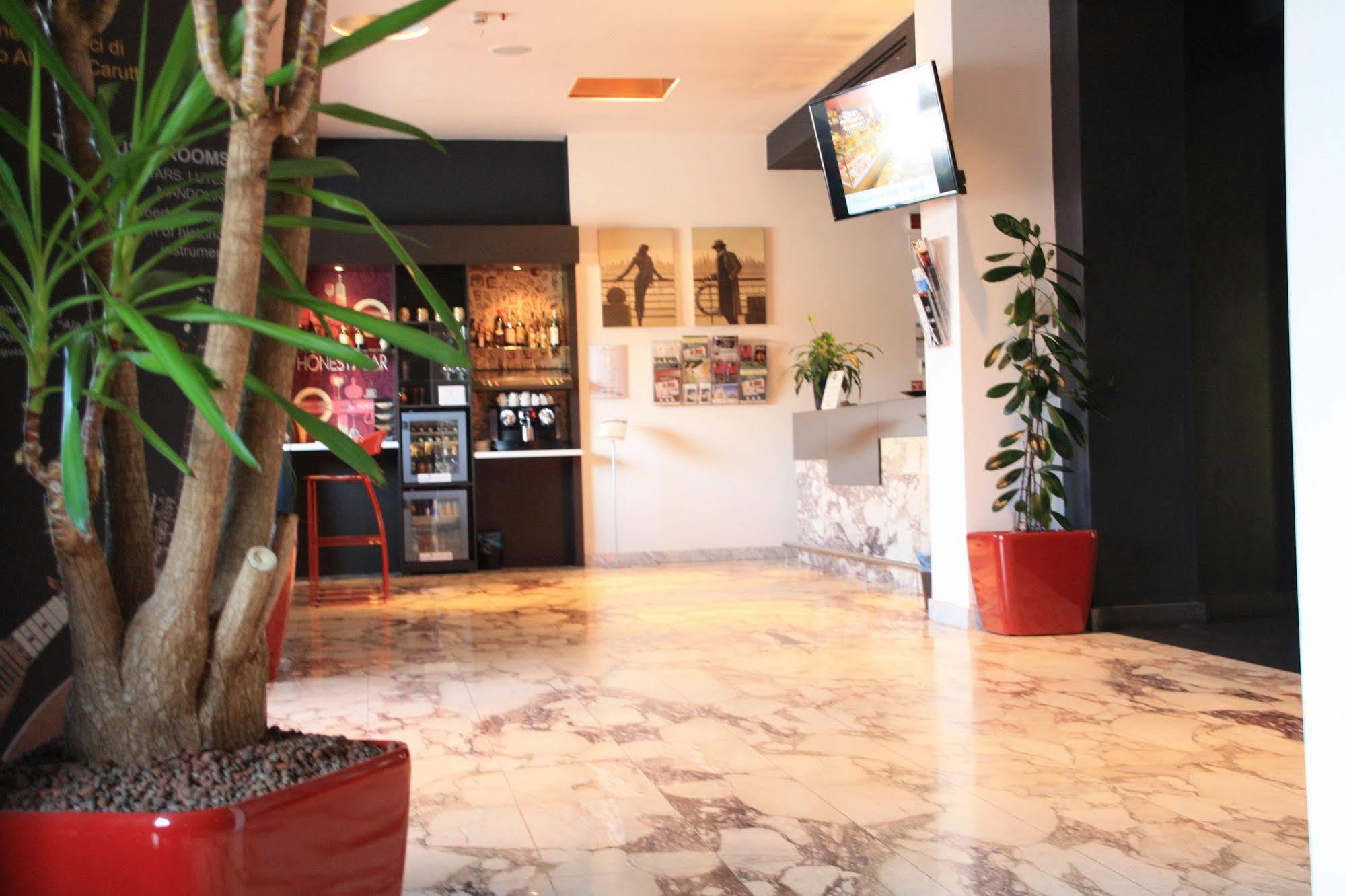 Hotel Continental Cremona Exteriör bild