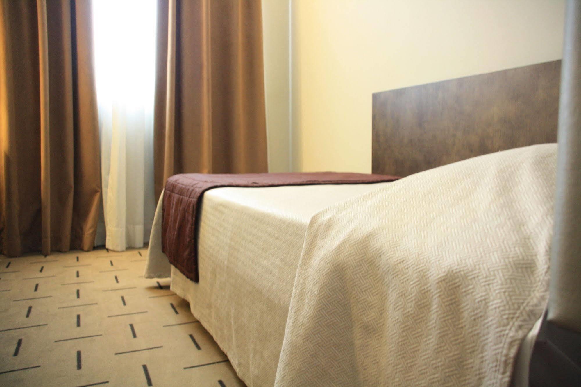 Hotel Continental Cremona Exteriör bild