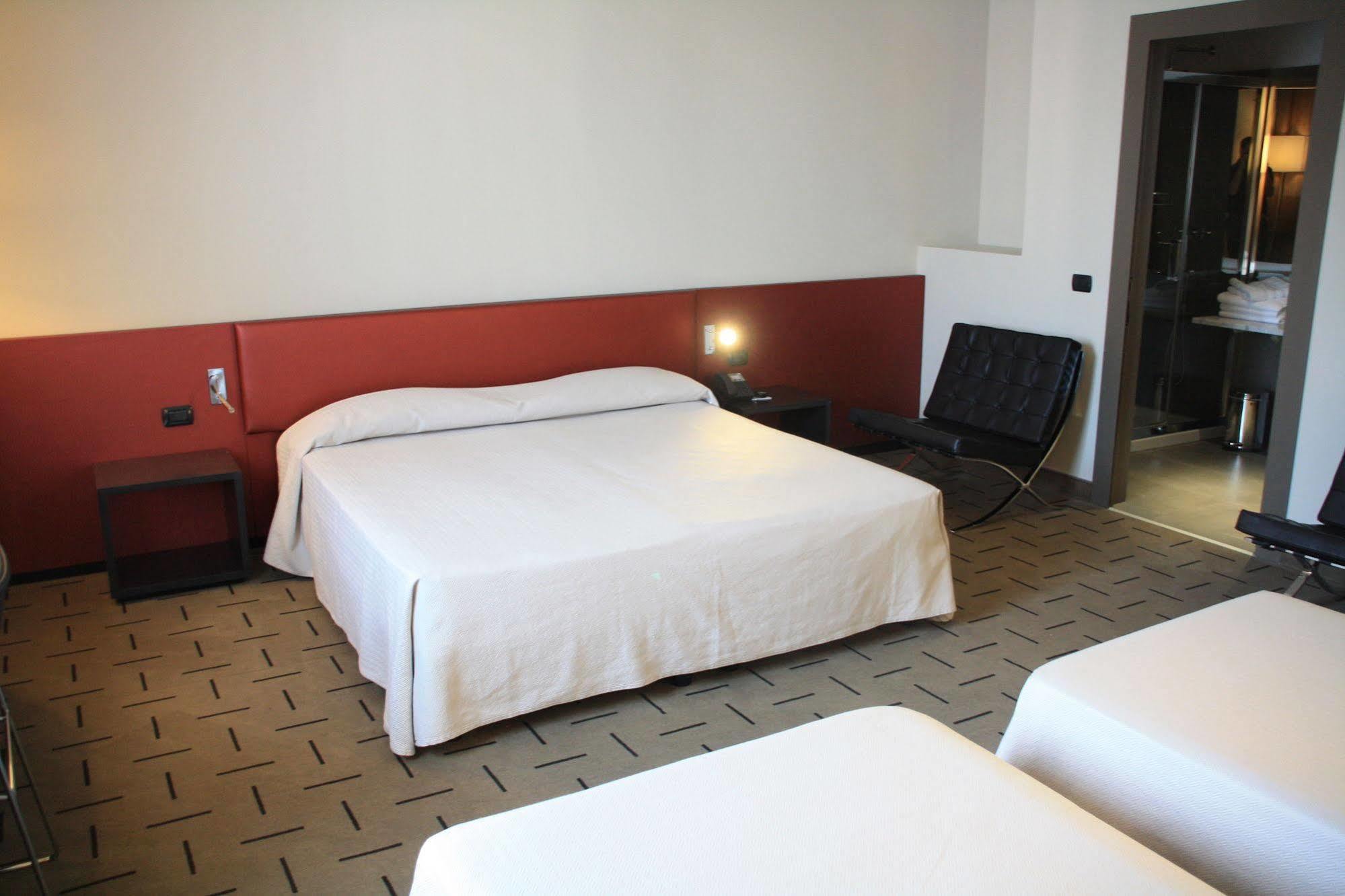 Hotel Continental Cremona Exteriör bild